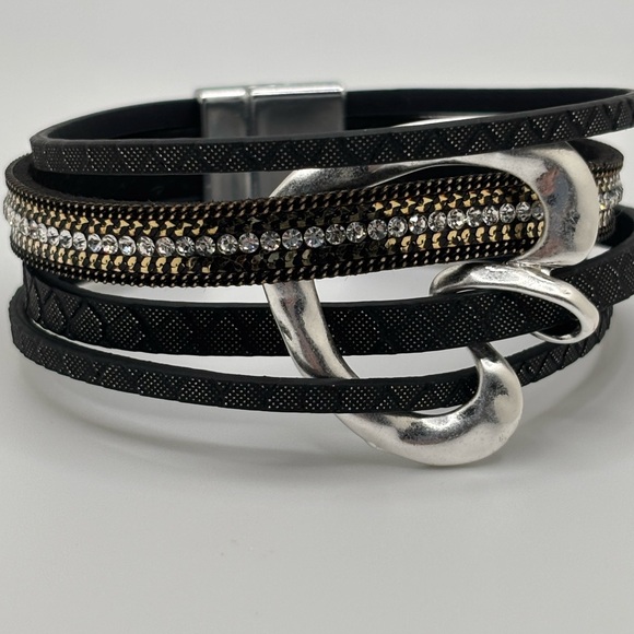 Elegant Black and Silver Bracelet with Crystal Accents - Picture 1 of 3